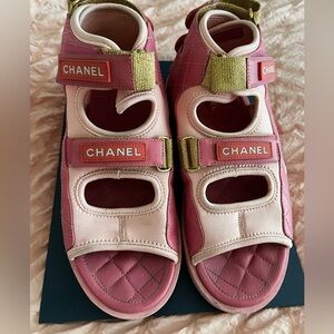 CHANEL dad Sandal